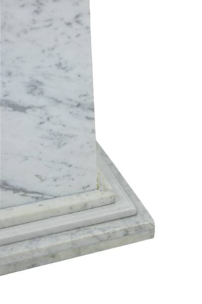 Pair of Art Deco style columns, in white marble, 20th century