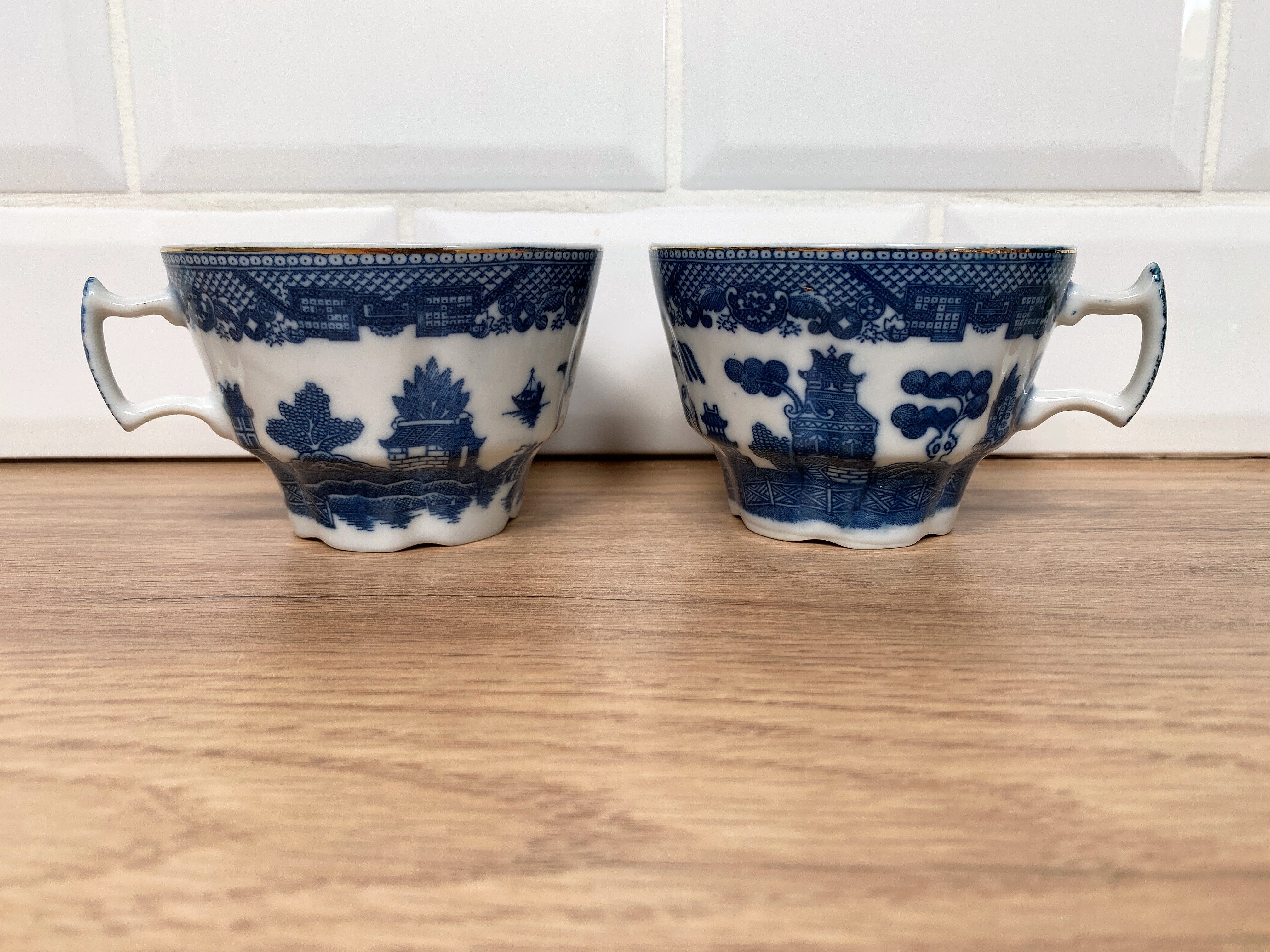 2 fine porcelain cups