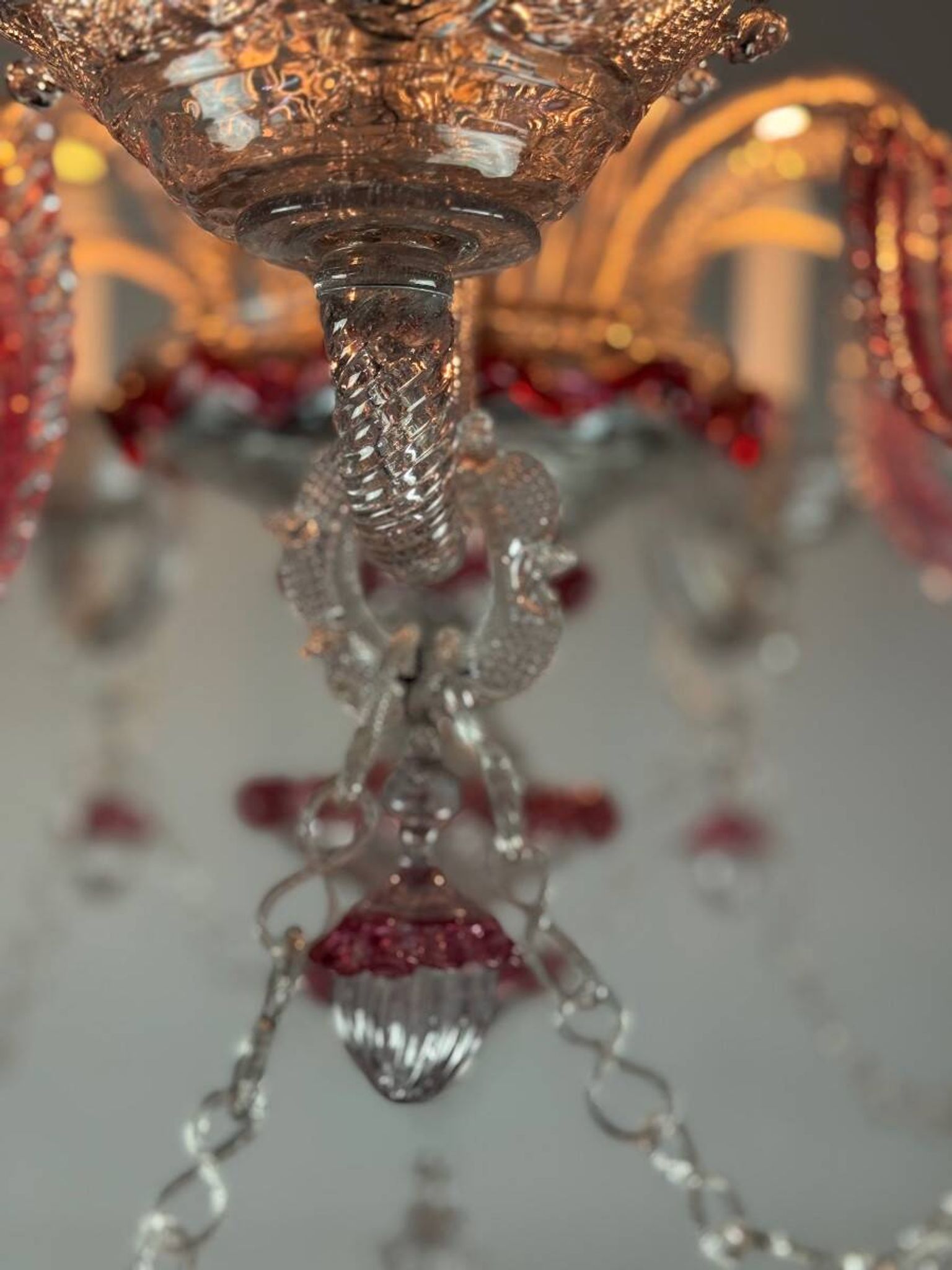 Venetian chandelier in colorless and red Murano glass, 5 light arms