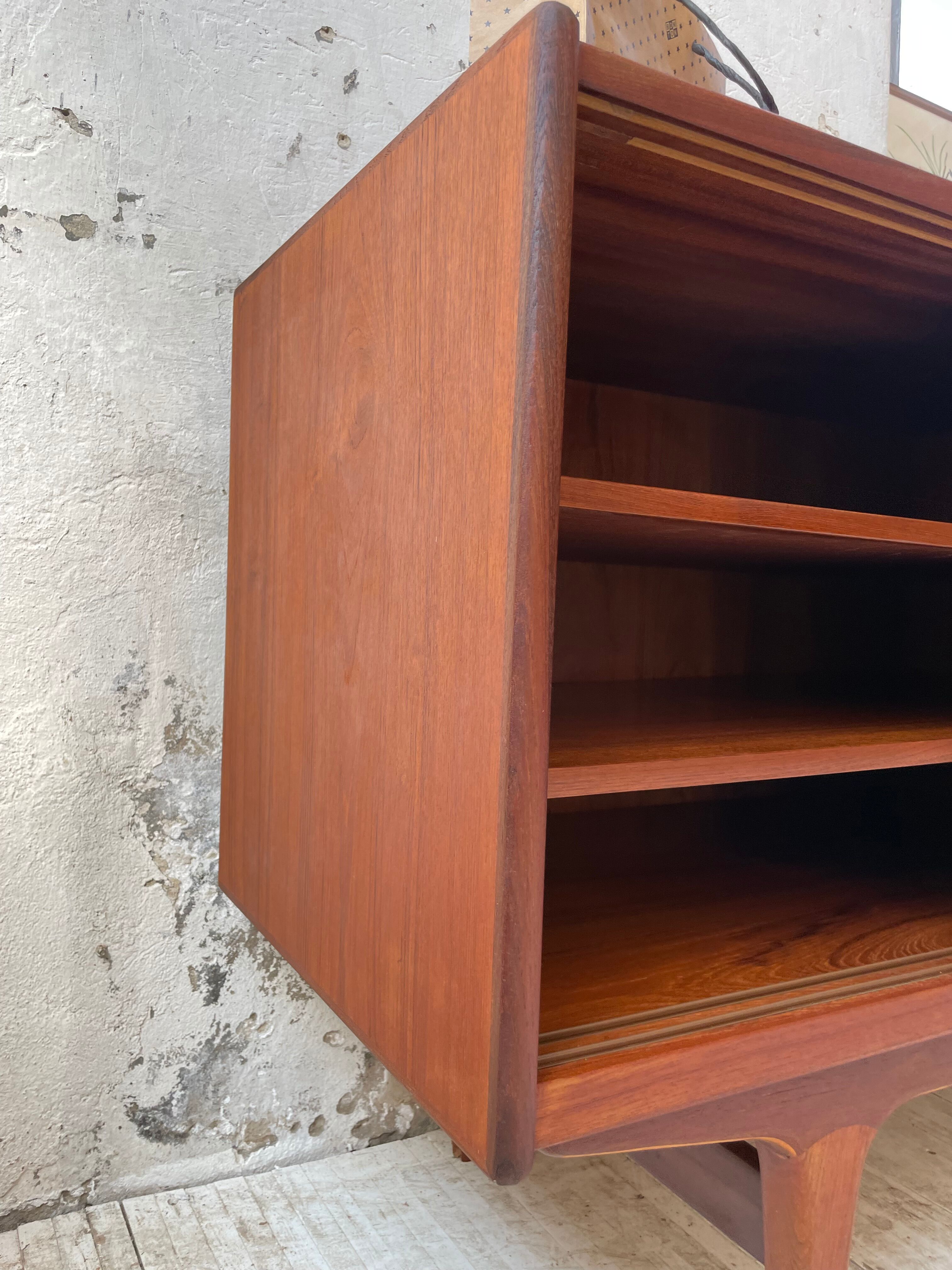 Teak row Johannes Andersen Samcom