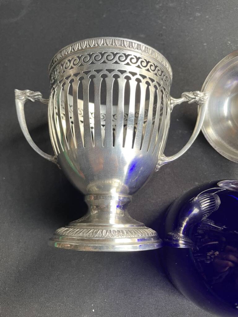 Drageoir, jam maker – Silver metal and blue crystal