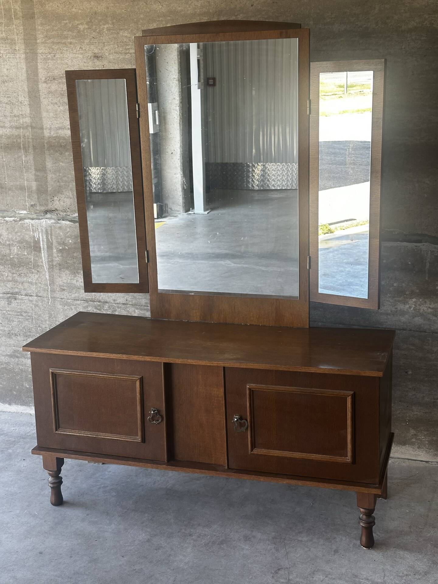 Coiffeuse vintage à miroir triptyque, années 1950