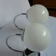 Paire d'appliques boule opaline blanche