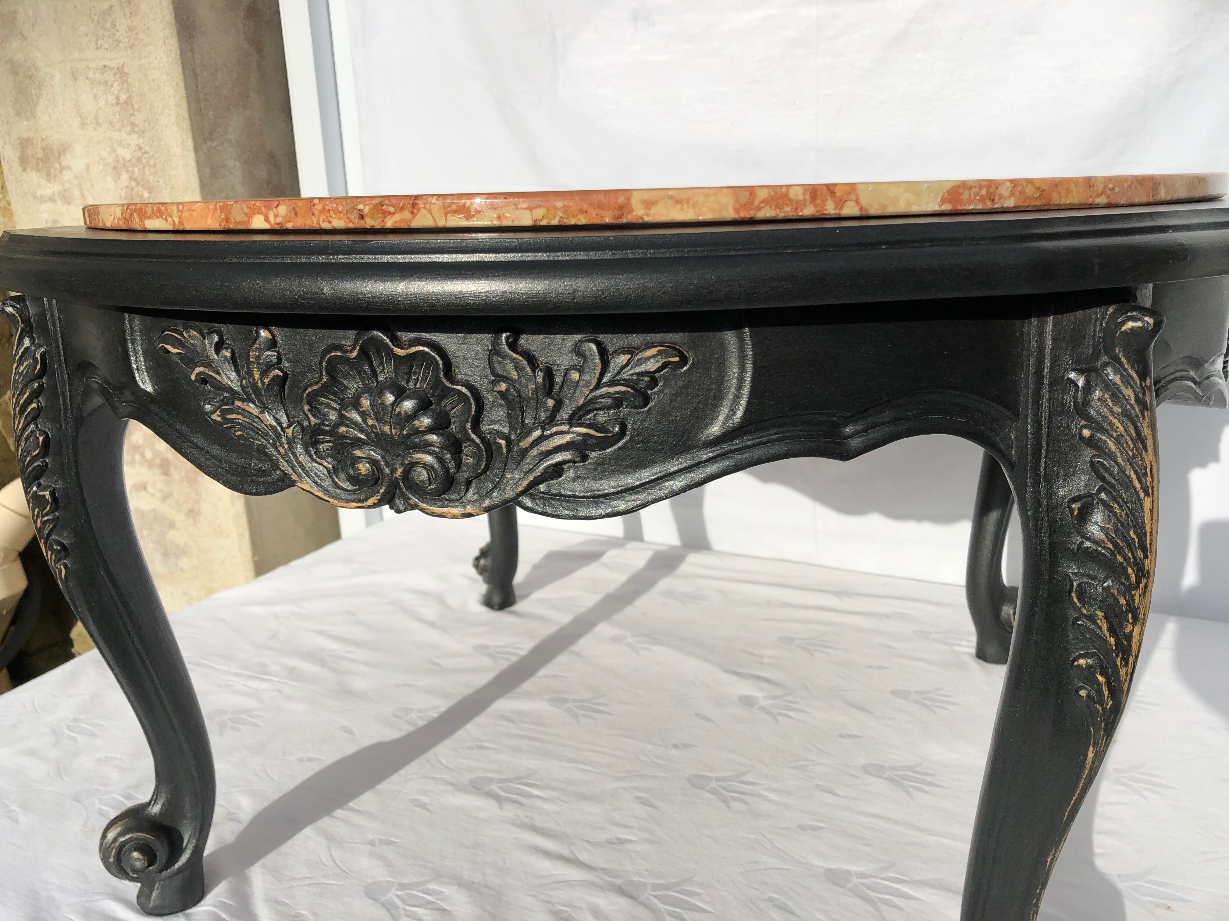 Coffee table with marble top breach