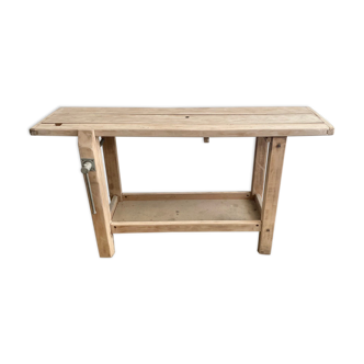 Workbench made of light wood