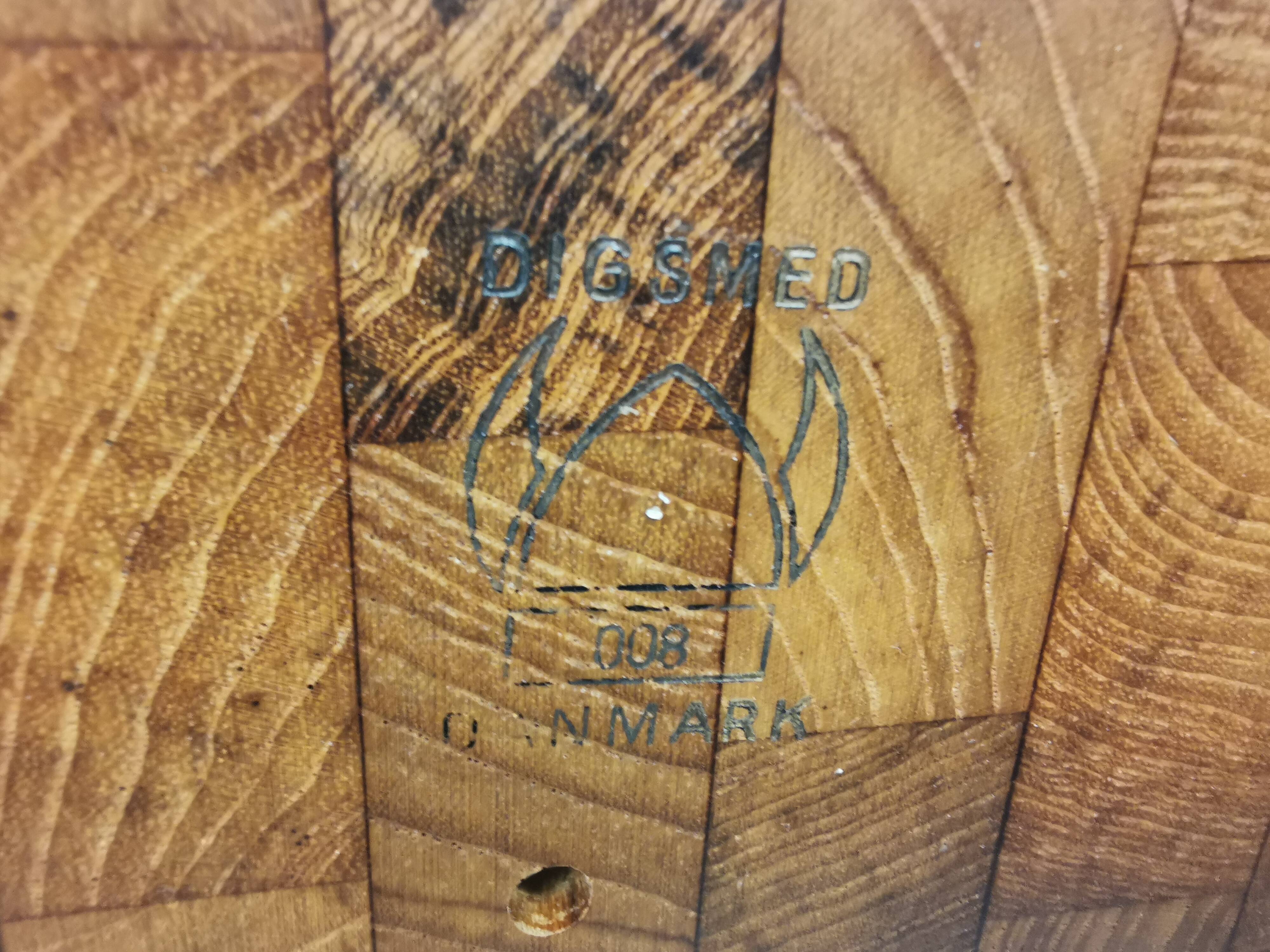 Beautiful Danish wine rack/holder for 3 bottles of wine on the wall. 1980s