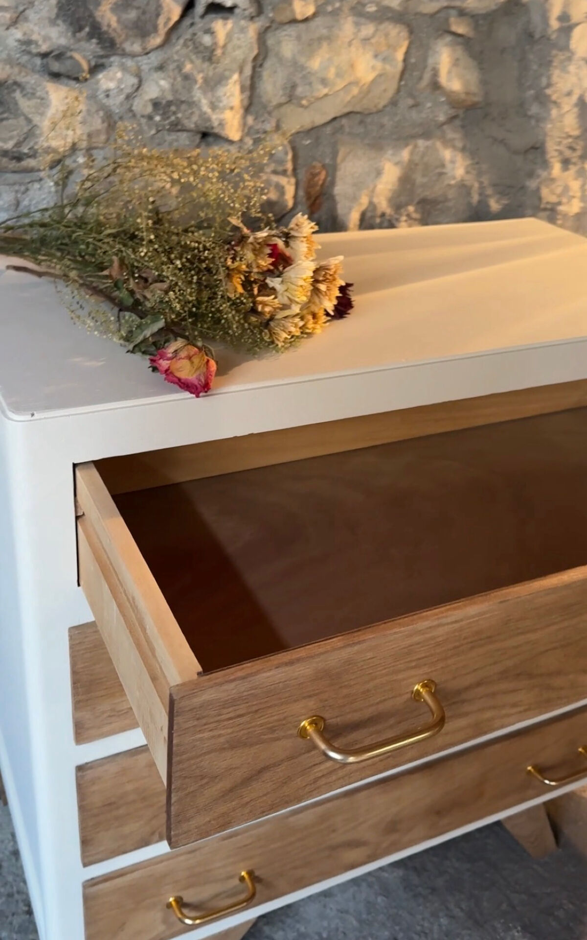 Vintage chest of drawers with 4 drawers