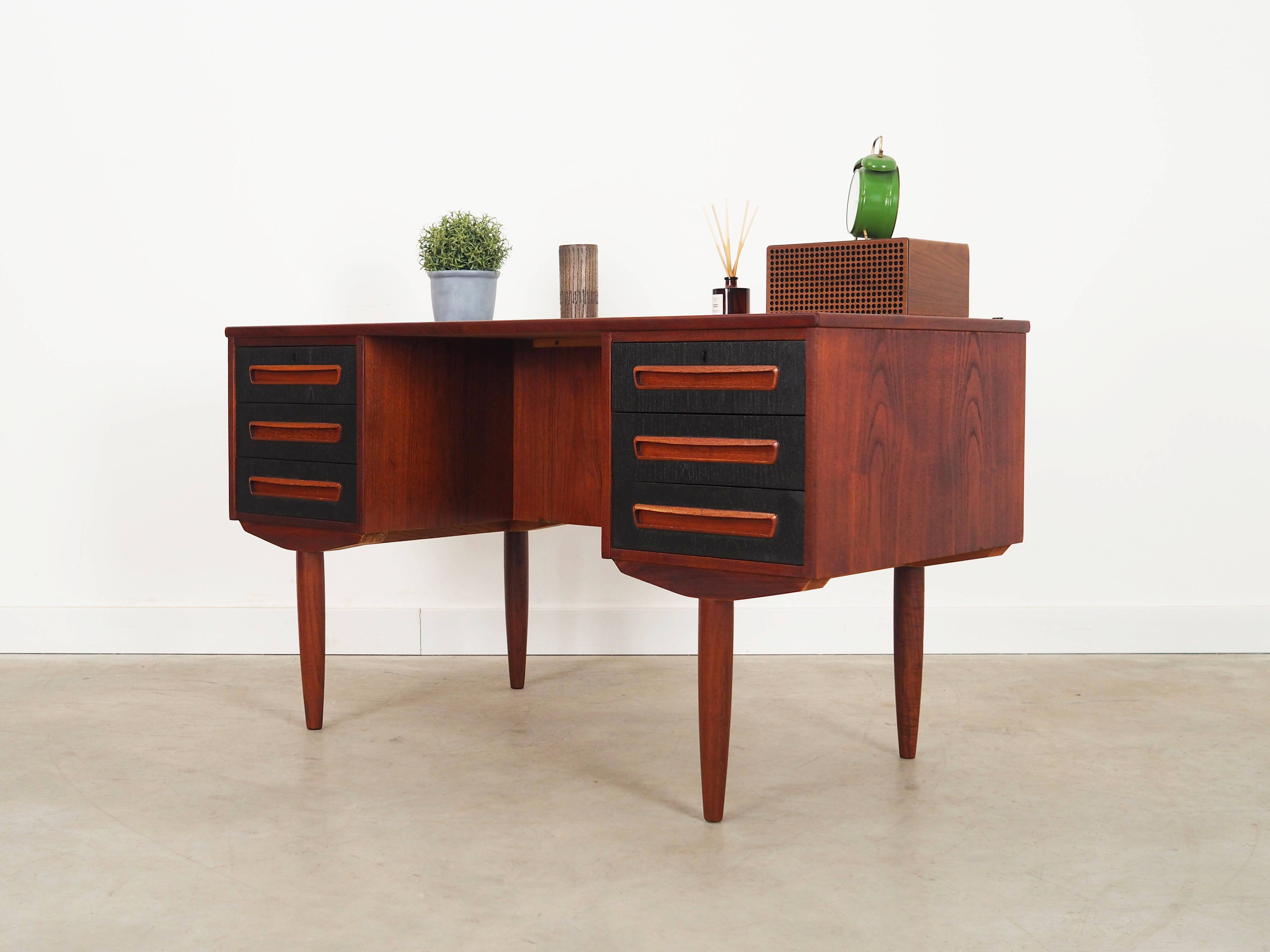Teak desk, Danish design, 1970s, manufacturer: A.P. Møbler Svenstrup