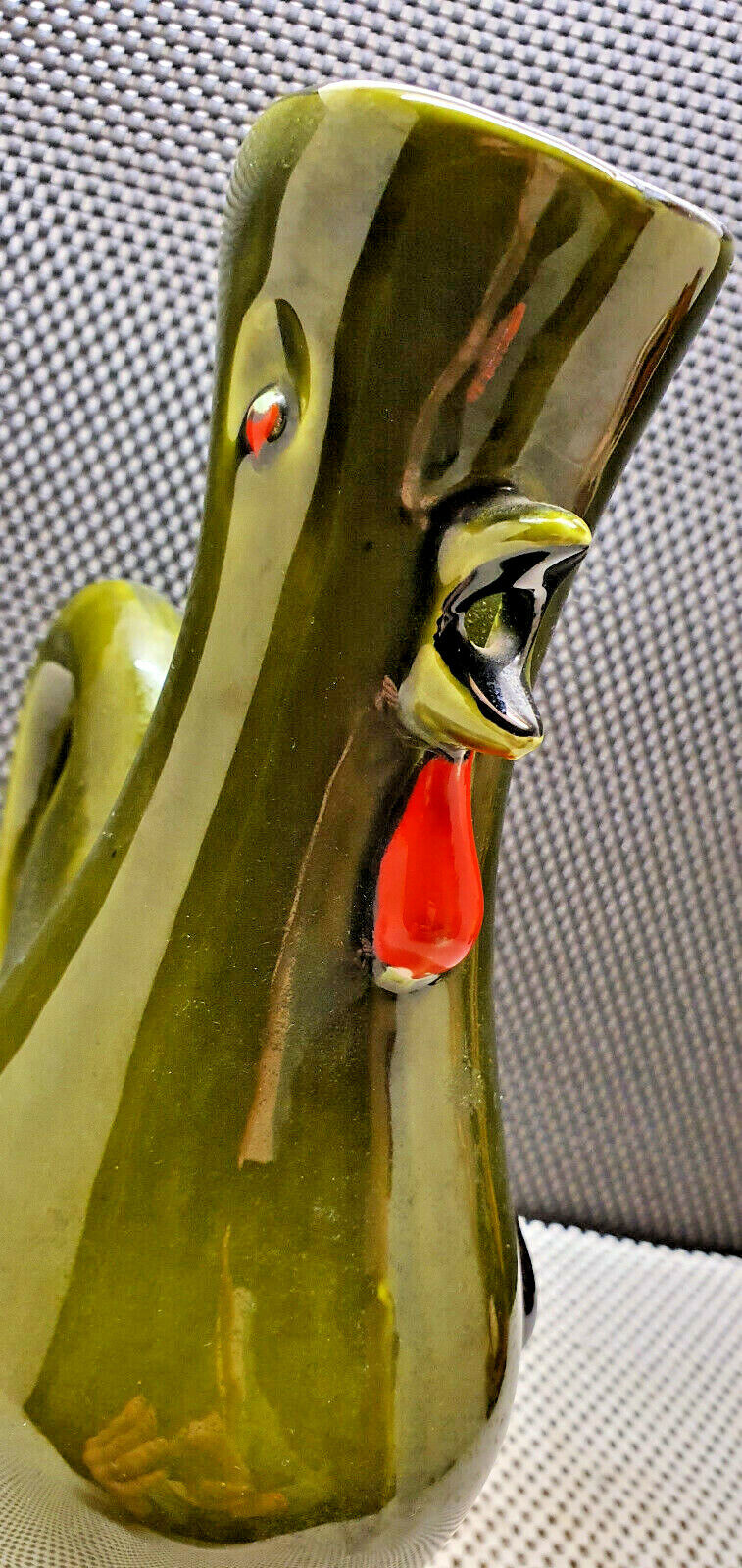 Pitcher in barbotine