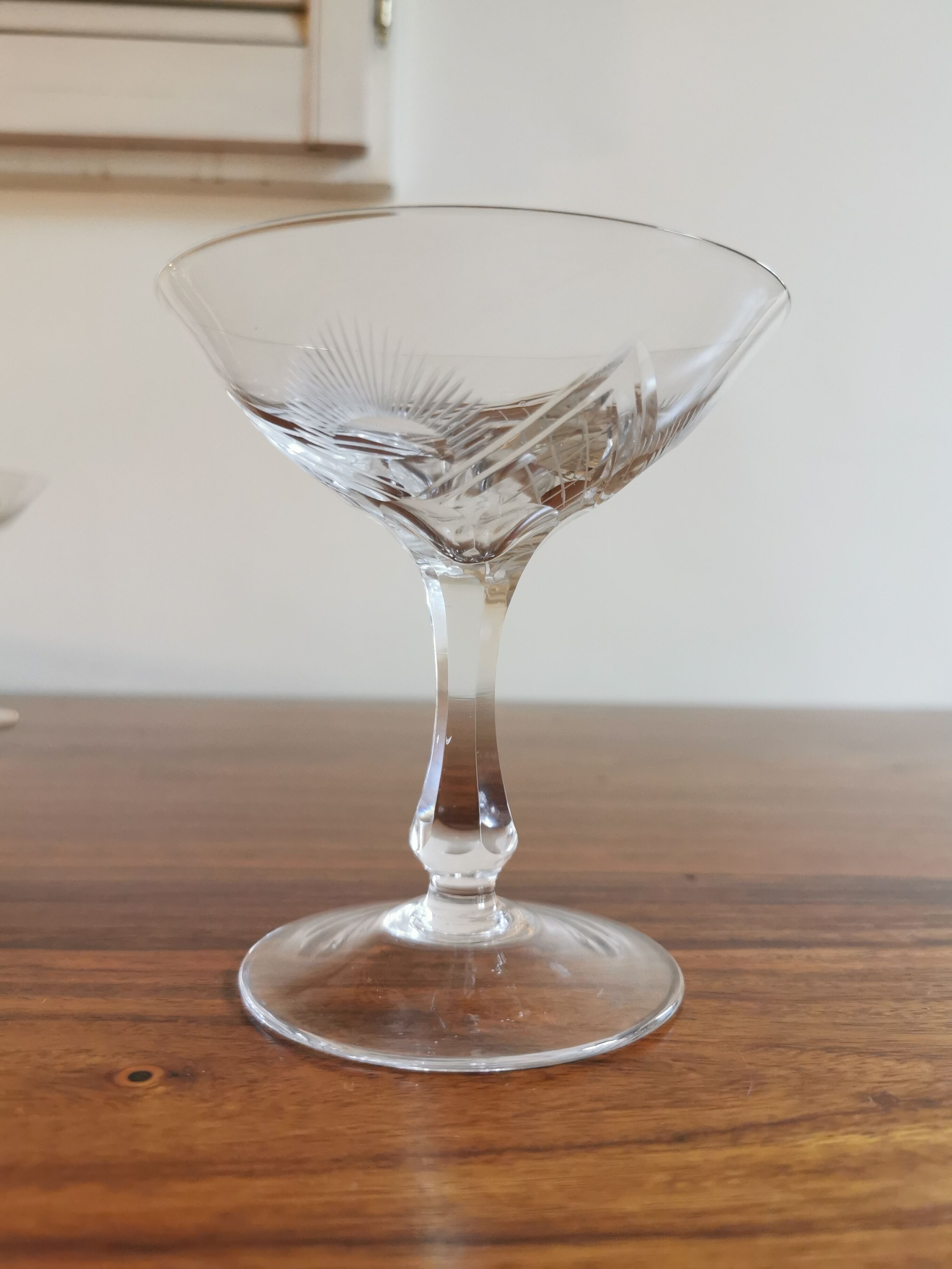 6 glasses of vintage crystal champagne