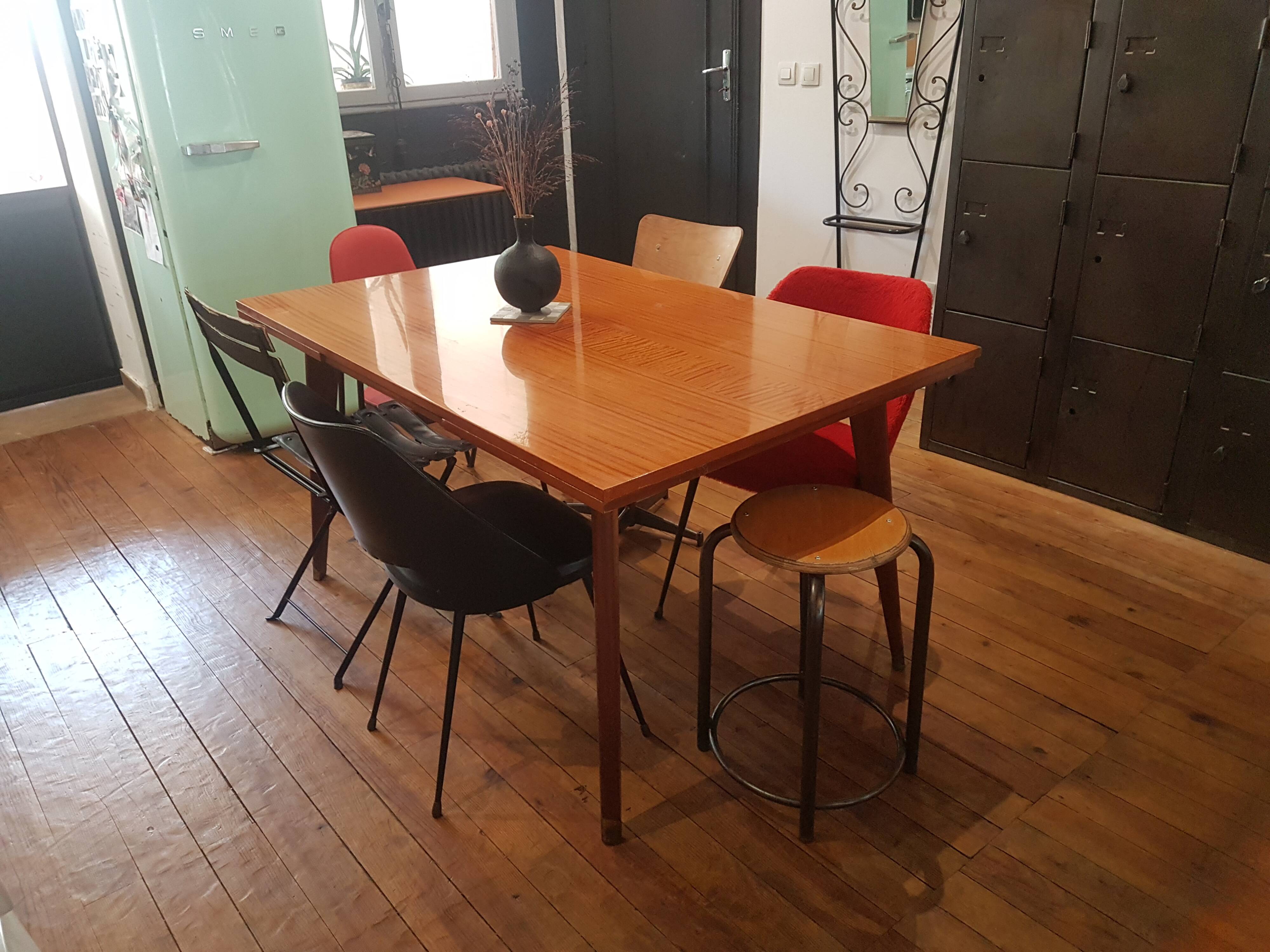 Table with extensions compass legs