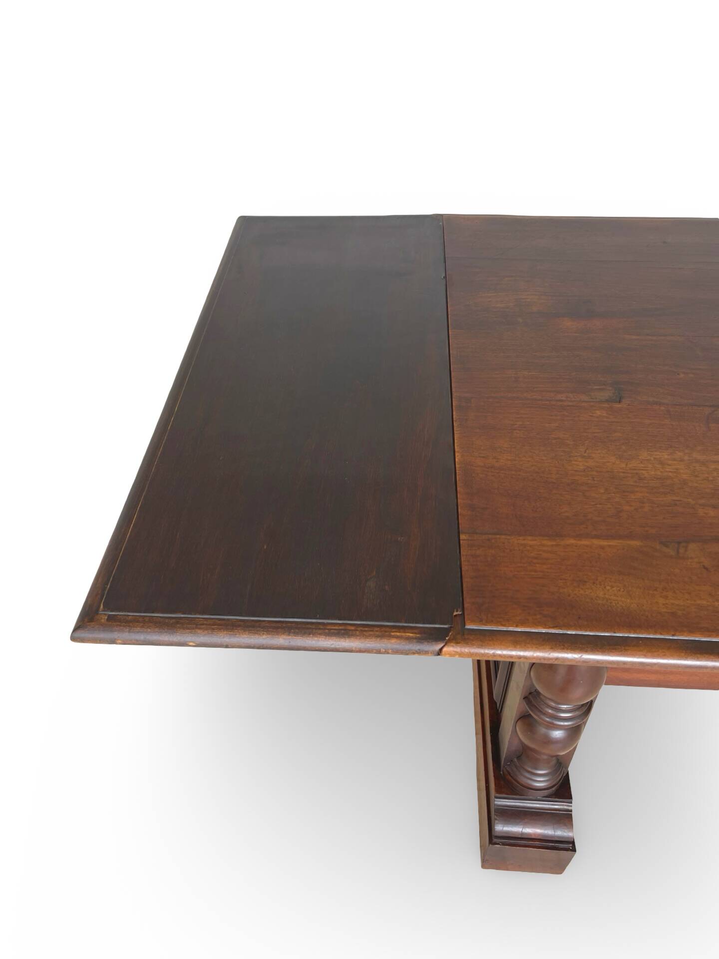 La table à manger extensible de haute qualité de style Renaissance italienne,