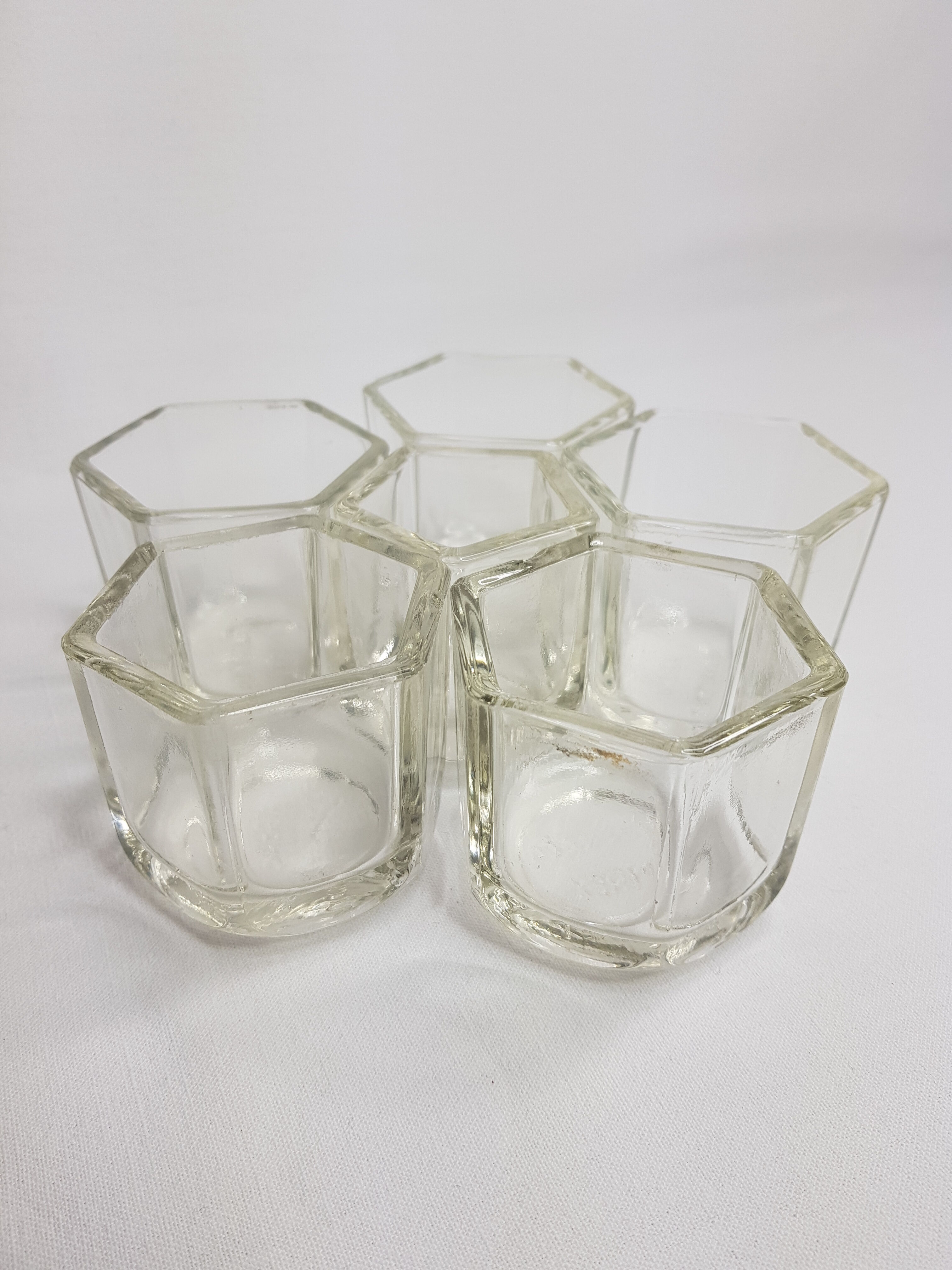 Lot de six pots en verre moulé Pyrex "Yalacta"