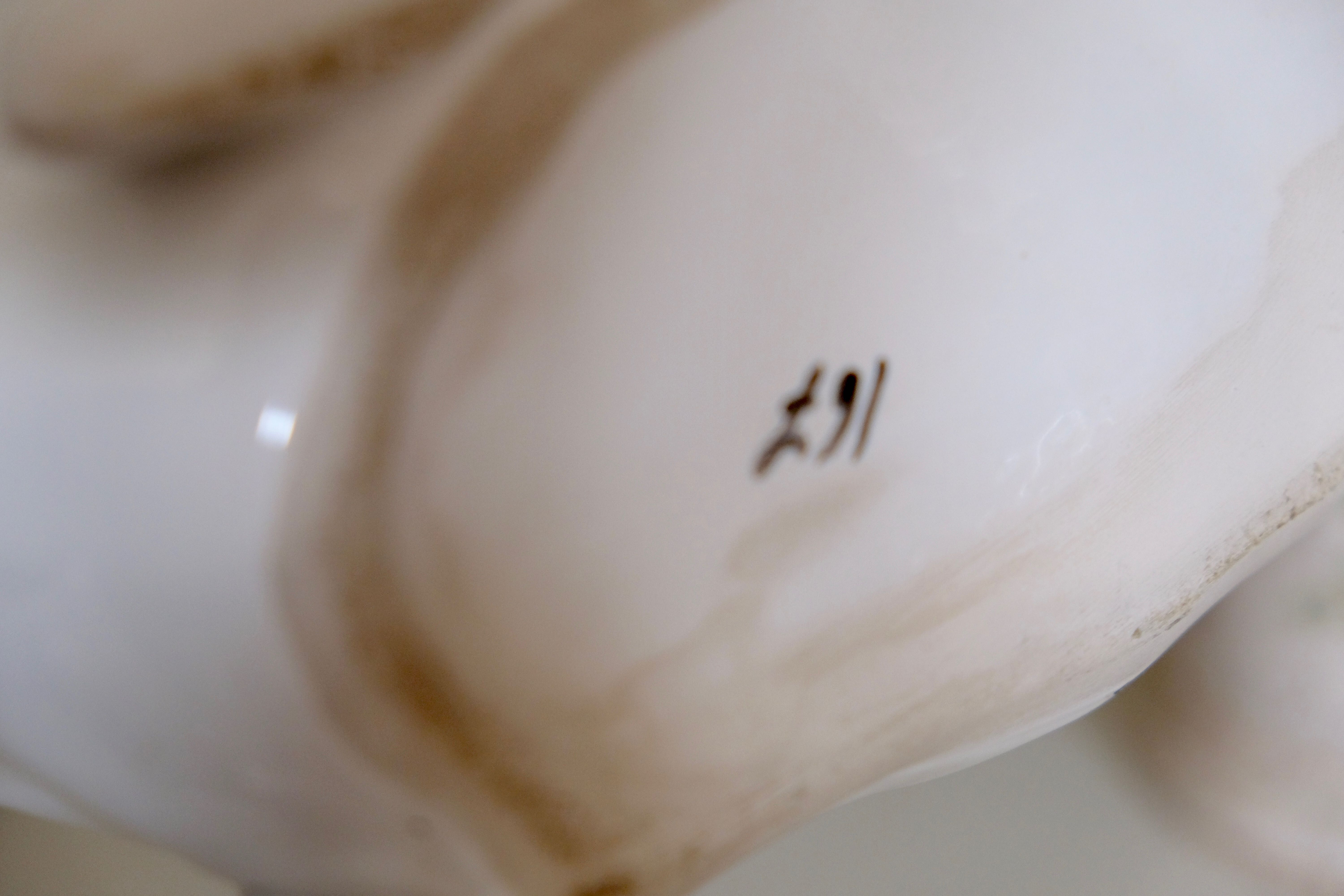 Swan pot cover "Faïence d'Art"