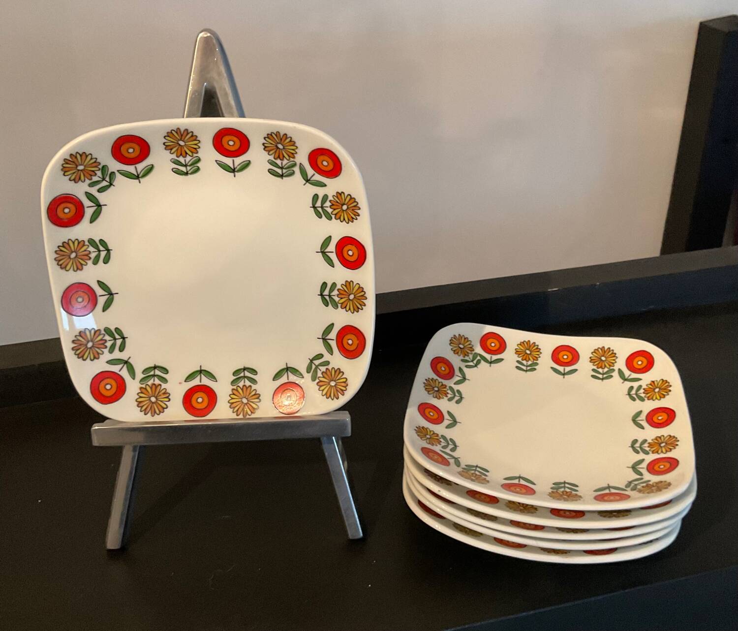 Series of 6 vintage porcelain plates France