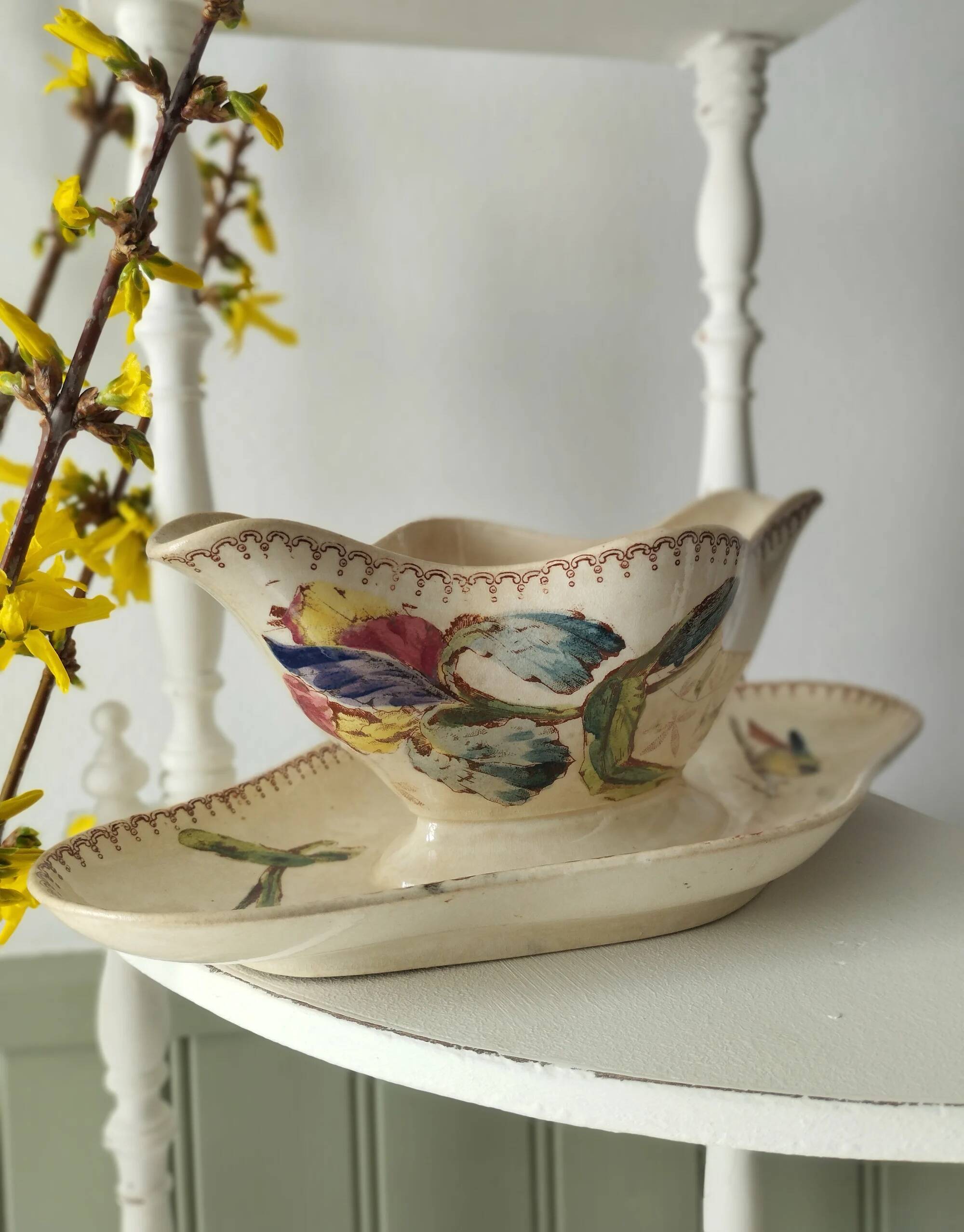 Longwy "Mésange" - Sauce boat on a polychrome ironstone base