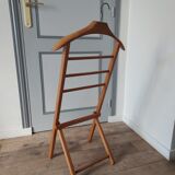 Folding valet