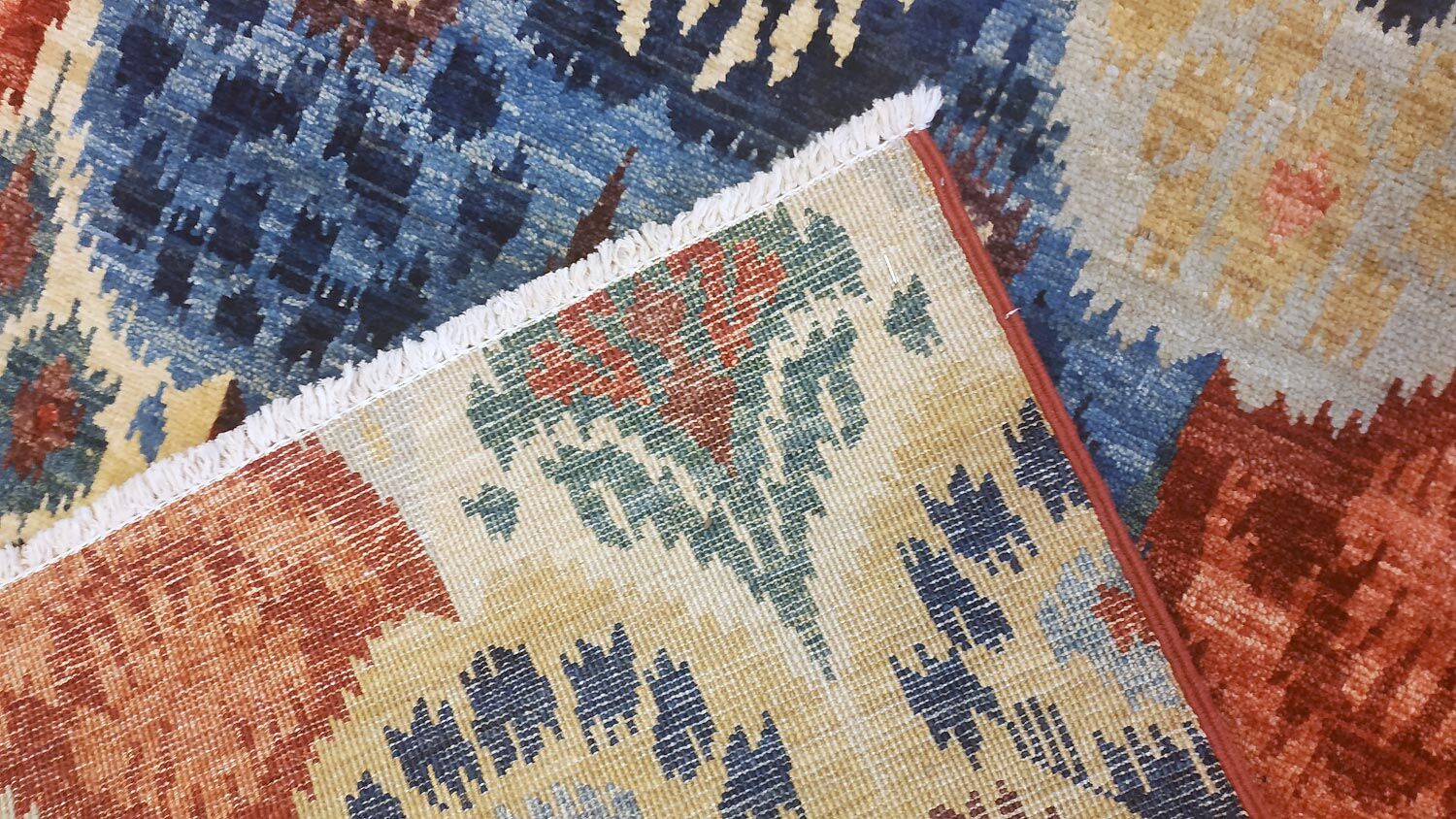 Carpet "peacock" living room