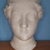 Visage de femme à l’antique en plâtre