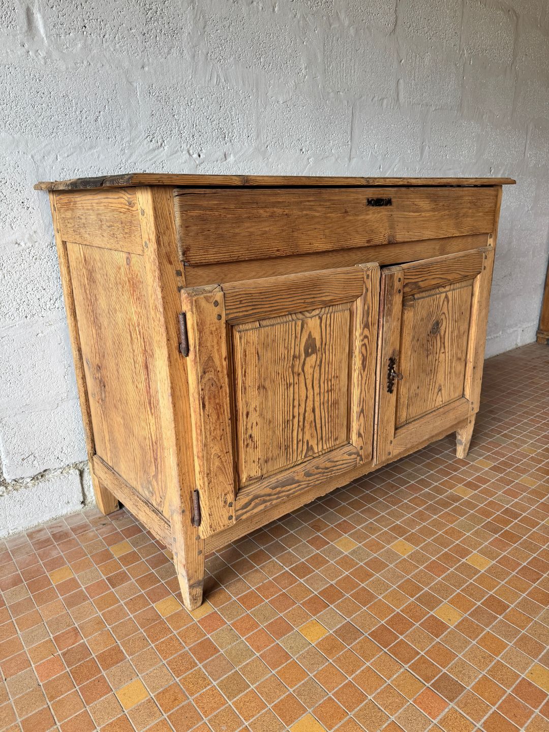 Antique sideboard with 2 doors