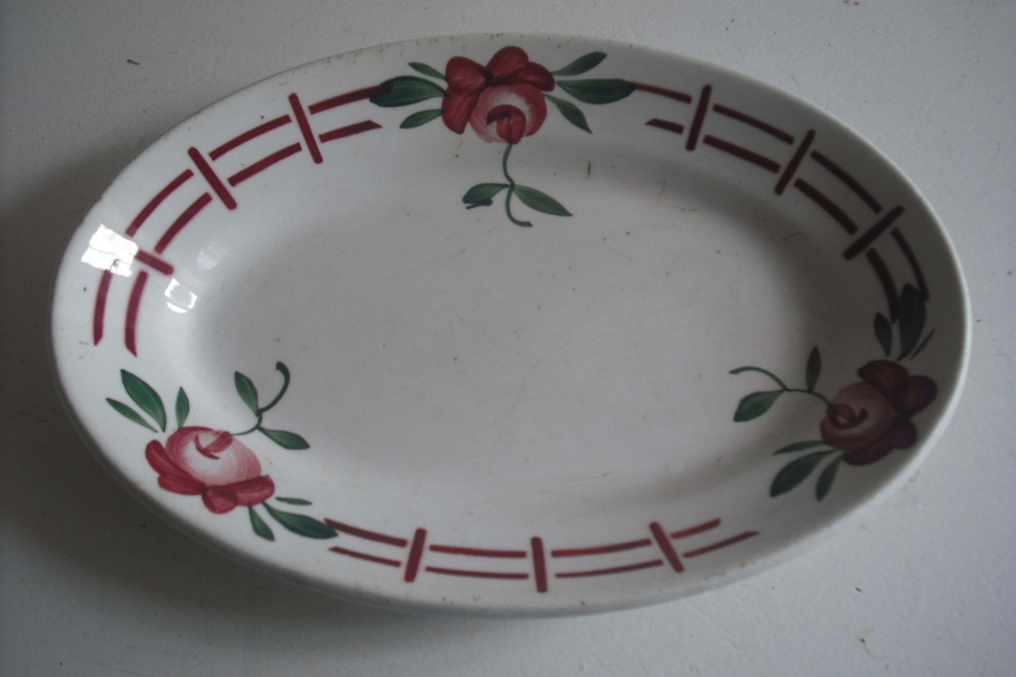 10 deep plates and 1 sink