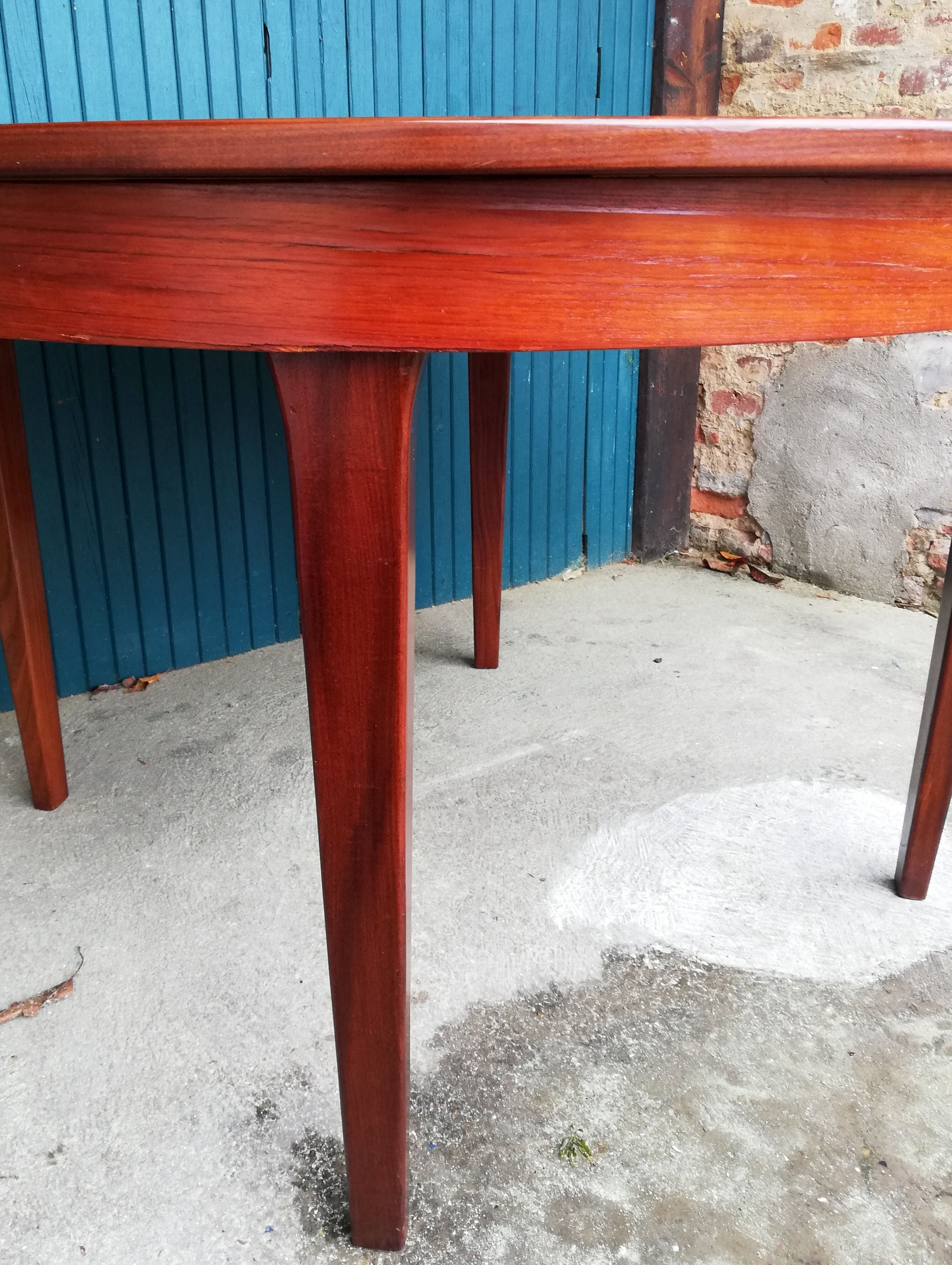 Expandable roundtable