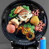 Vallauris, Années 1950, Assiette En Faïence à Décor D’un Poisson, D’un Hippocampe Et De Coraux.