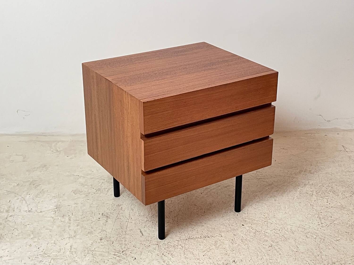 Pair of teak chests of drawers from the 1950s.