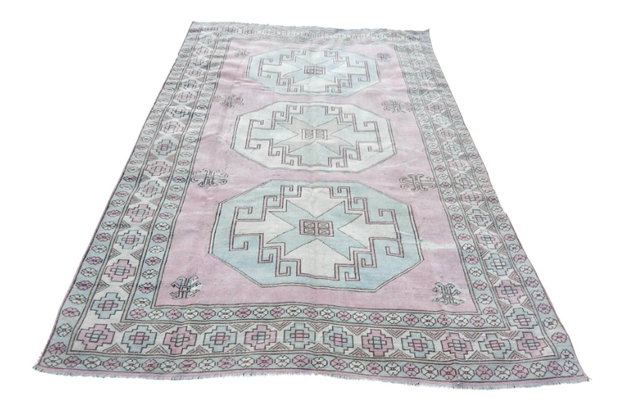 Vintage handmade Turkish rug 215x320 cm