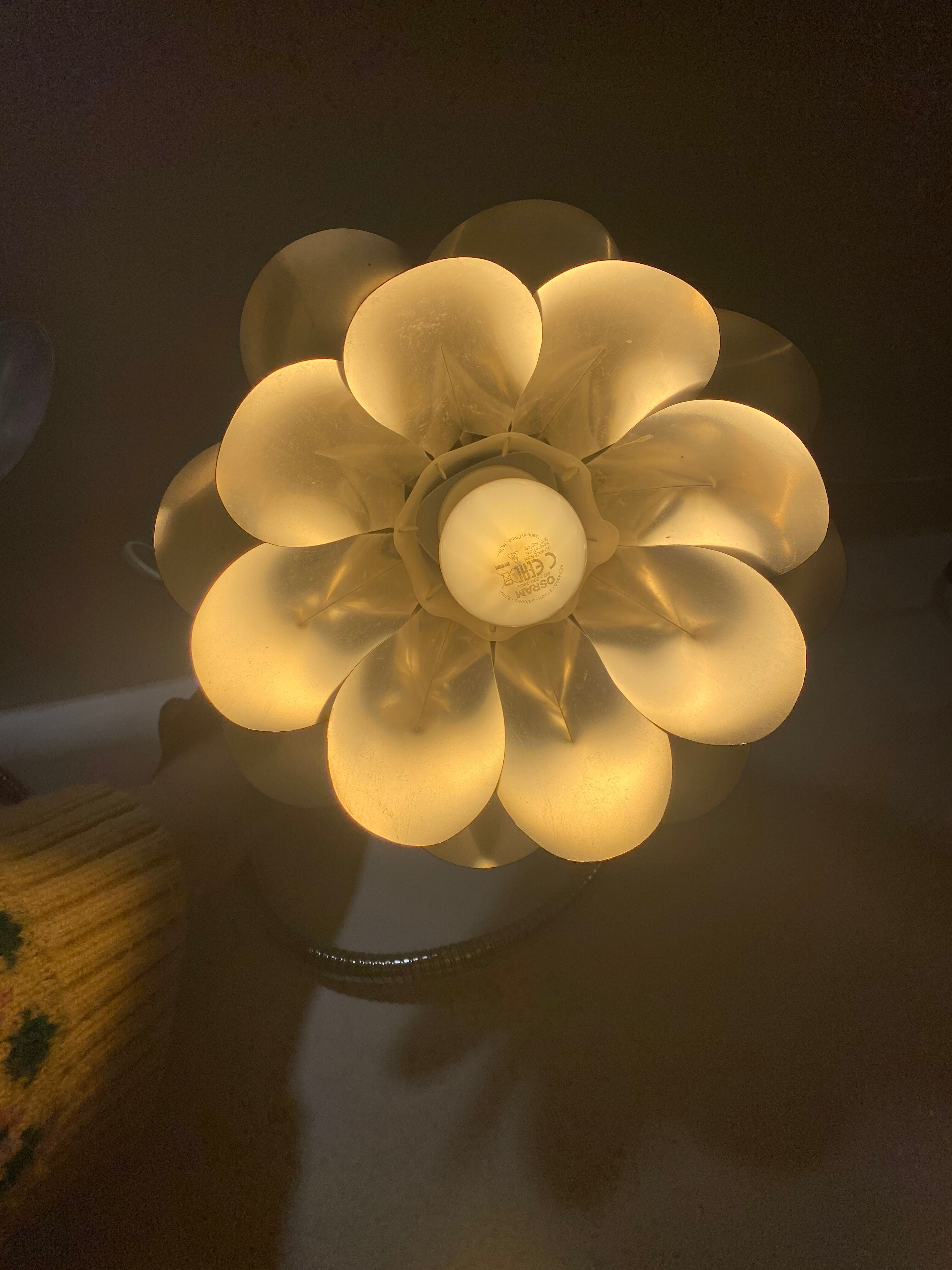 Pair of vintage flower bedside lamps