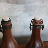 Set of 2 sandstone bottles with ceramic capsule