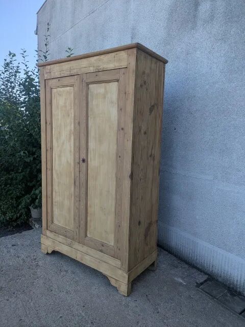 Natural wood wardrobe