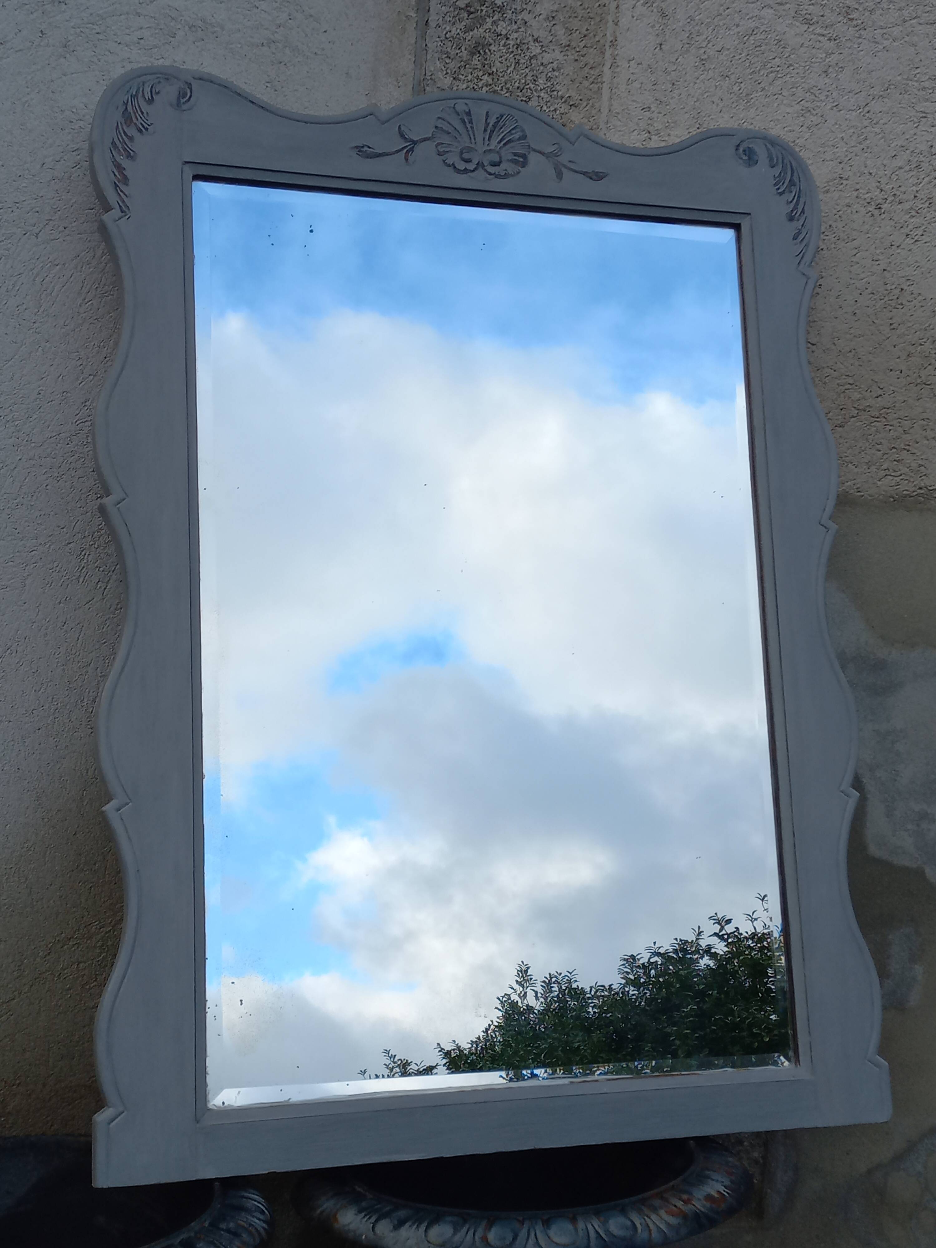 Antique Louis XV style mirror in solid oak with grey patina, 131cm.
