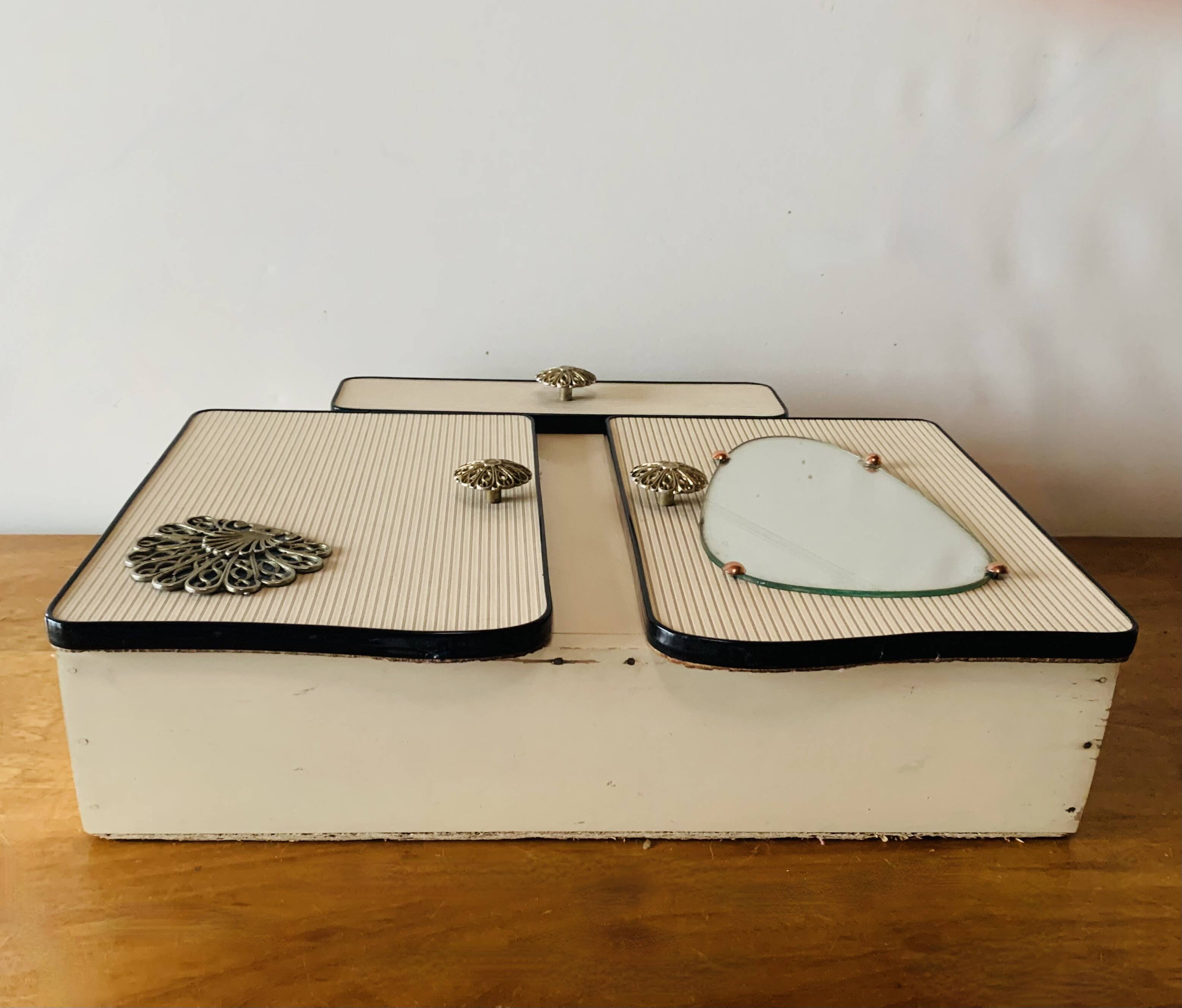 Vintage medicine cabinet - 1950s.