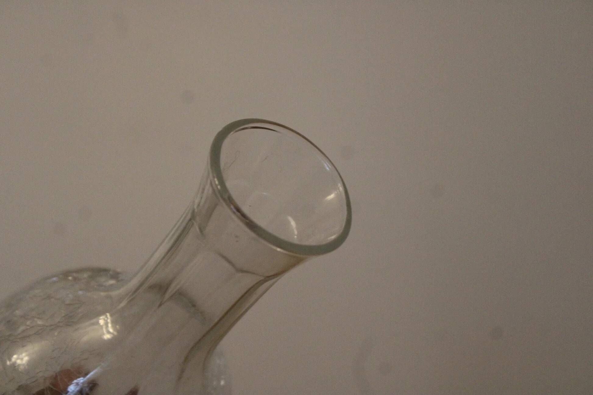 Small vintage soliflore vase in cracked transparent glass – H 17 cm