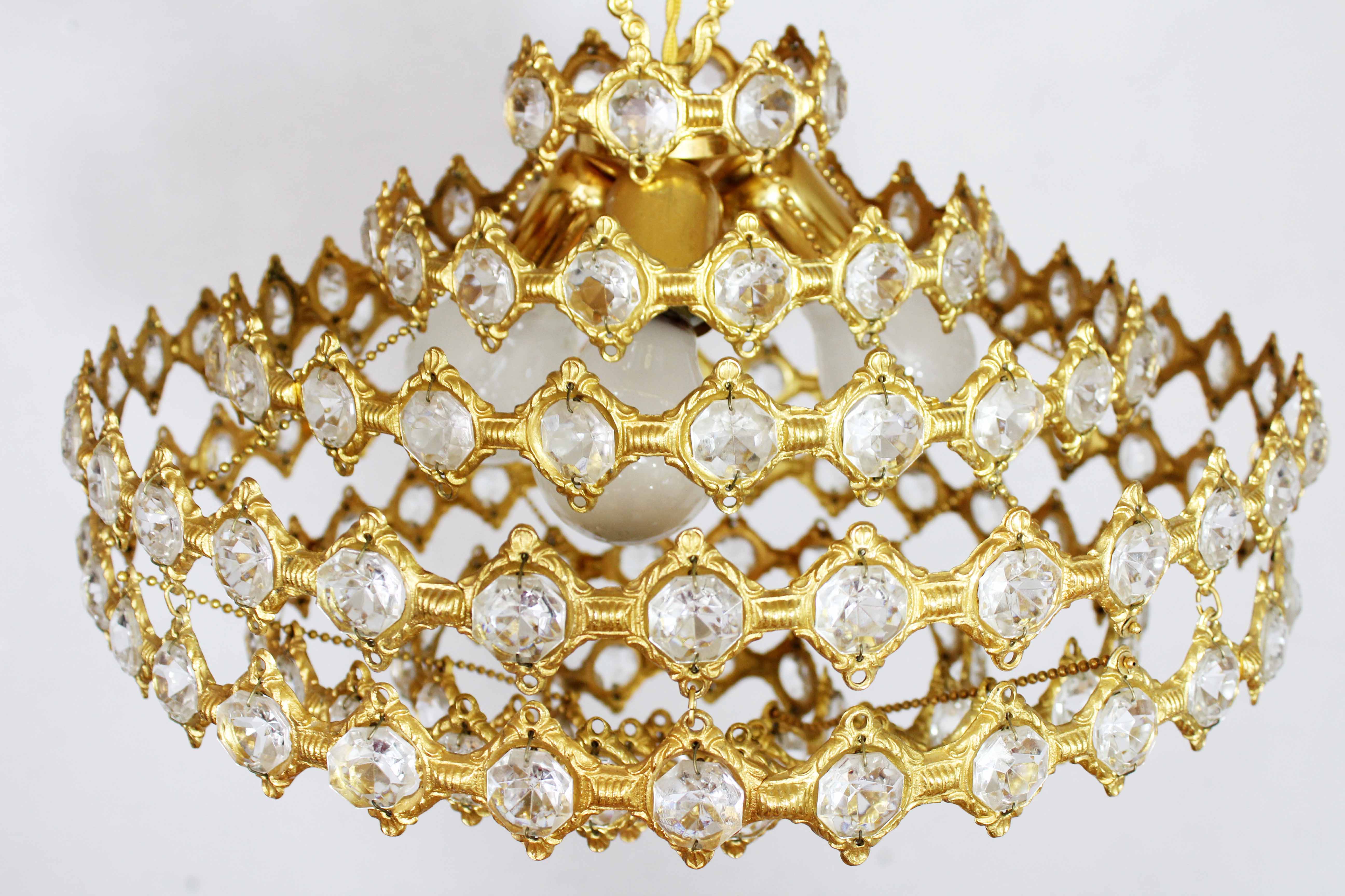 Palwa chandelier in crystal and brass
