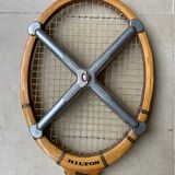 Raquette de tennis ancienne en bois