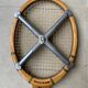 Raquette de tennis ancienne en bois