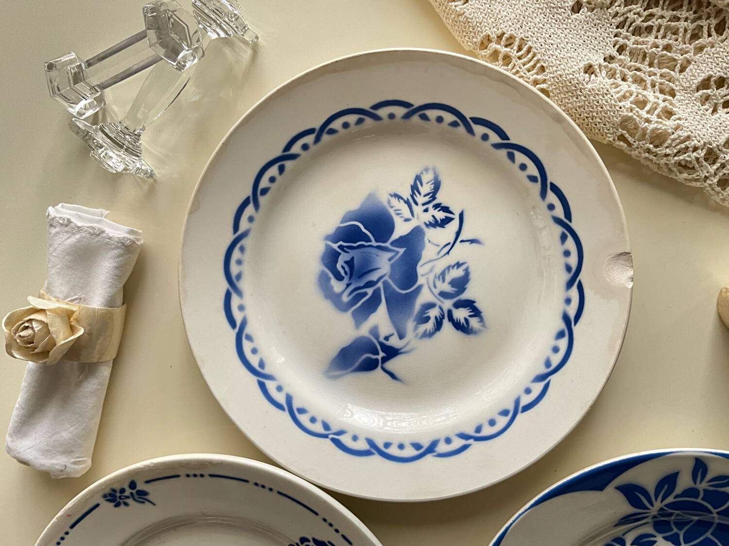 Mix and match 3 flat plates from Digoin.