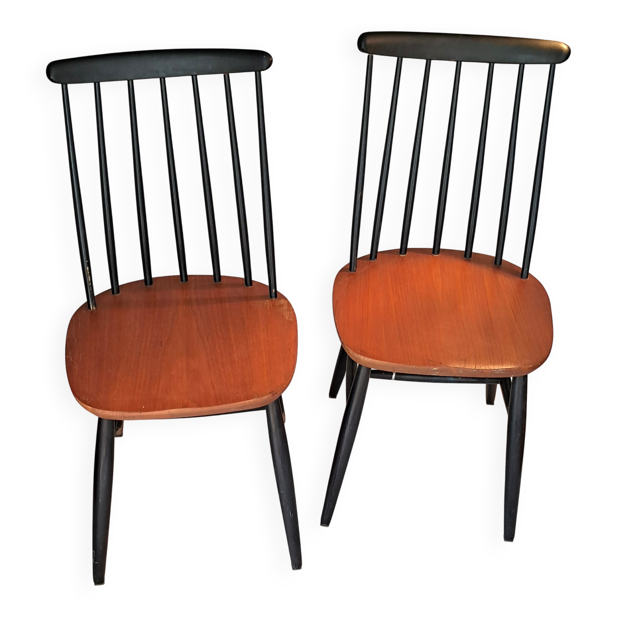 Pair of "Fanett" chairs designed by Ilmari Tapiovaara, circa 1970.
