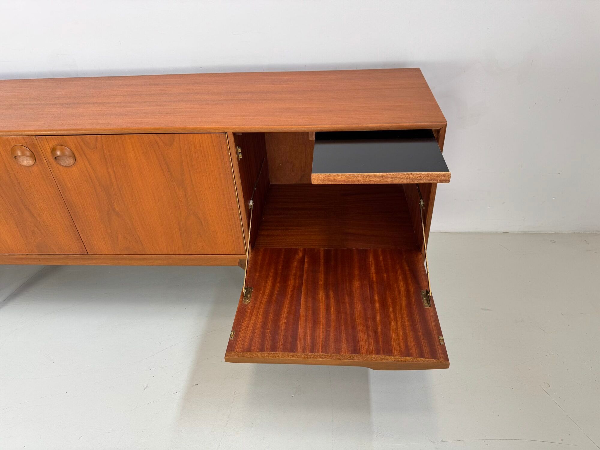 Vintage sideboard McIntosh "Torpedo"