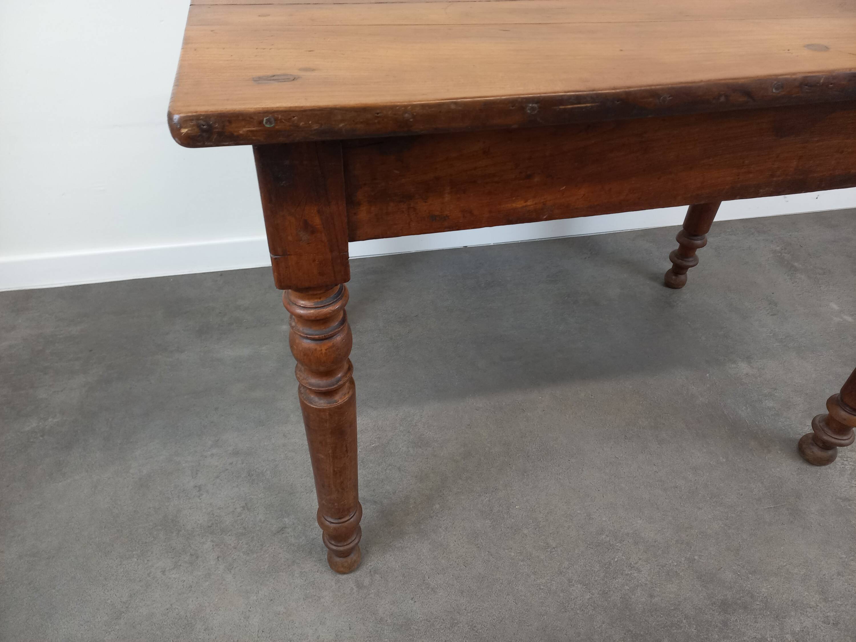 Table bistrot en noyer