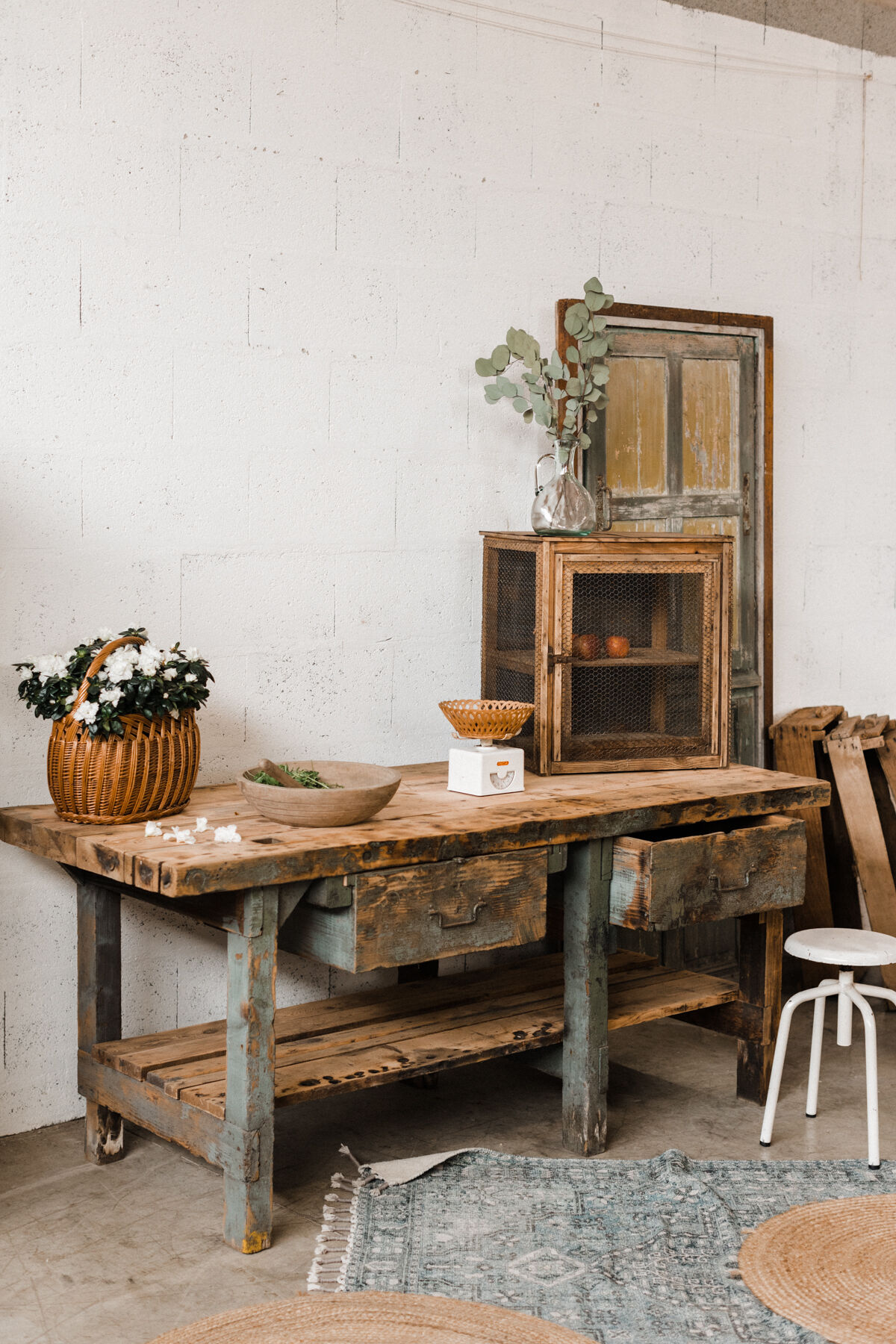 Green wooden workbench – 2 drawers