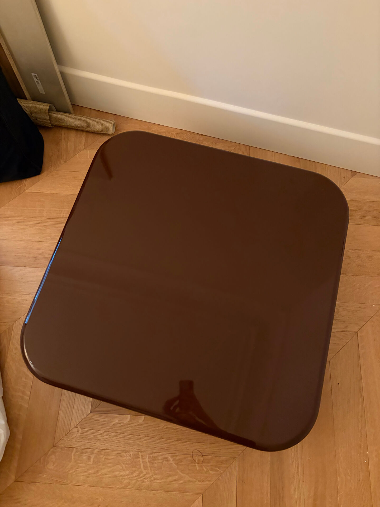 Chocolate varnished coffee table Pastill