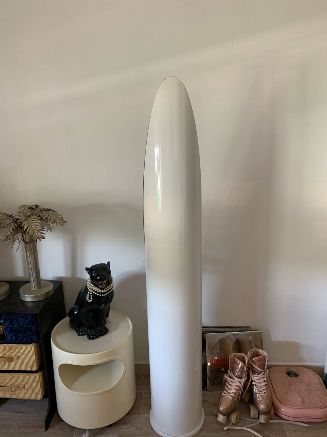 Lipstick mirror on foot