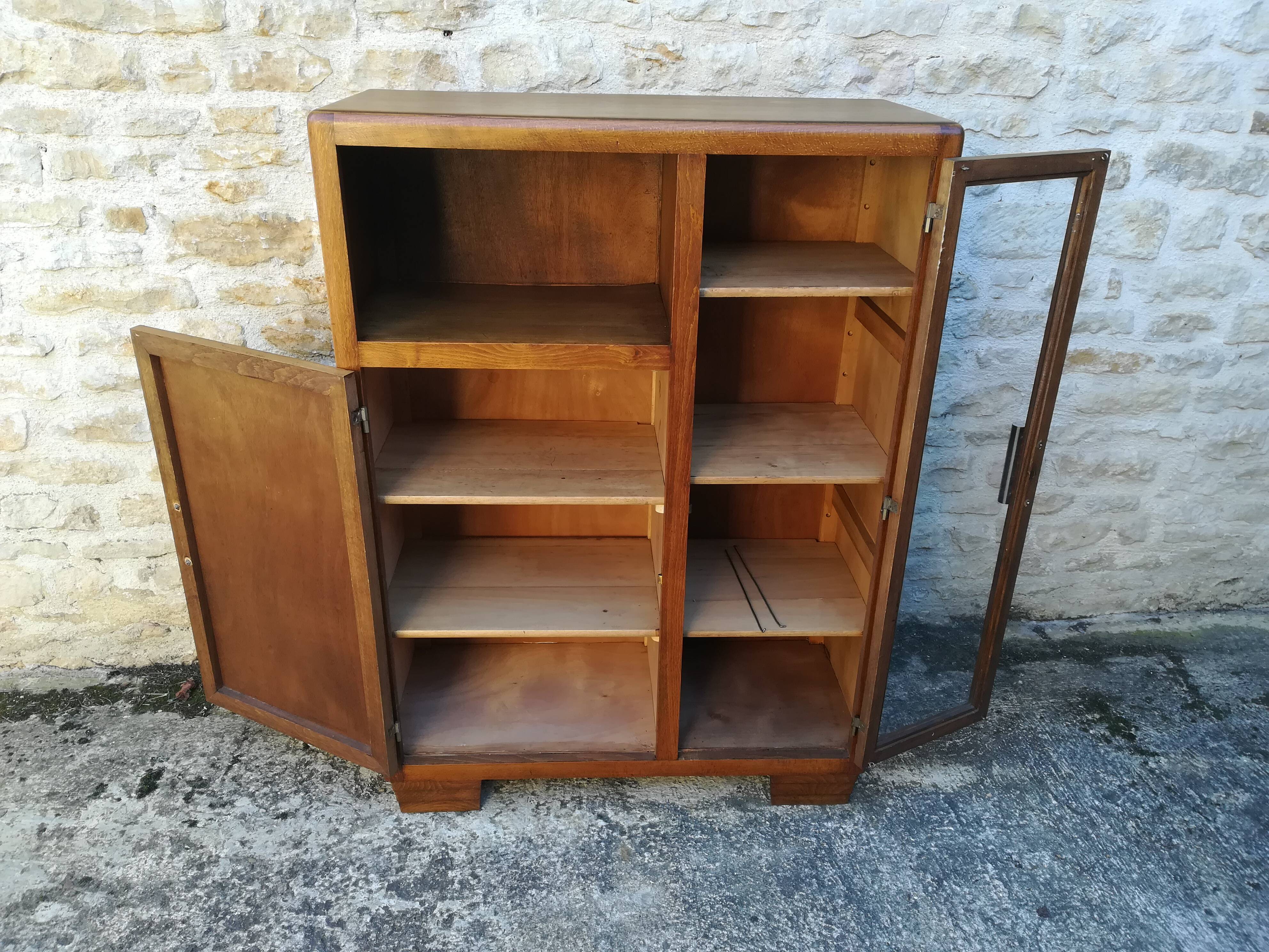 Buffet showcase of the 1940s