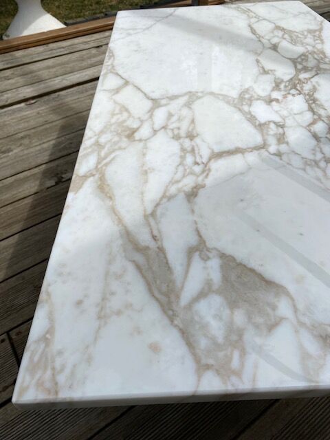 Table basse marbre calacatta design 1970