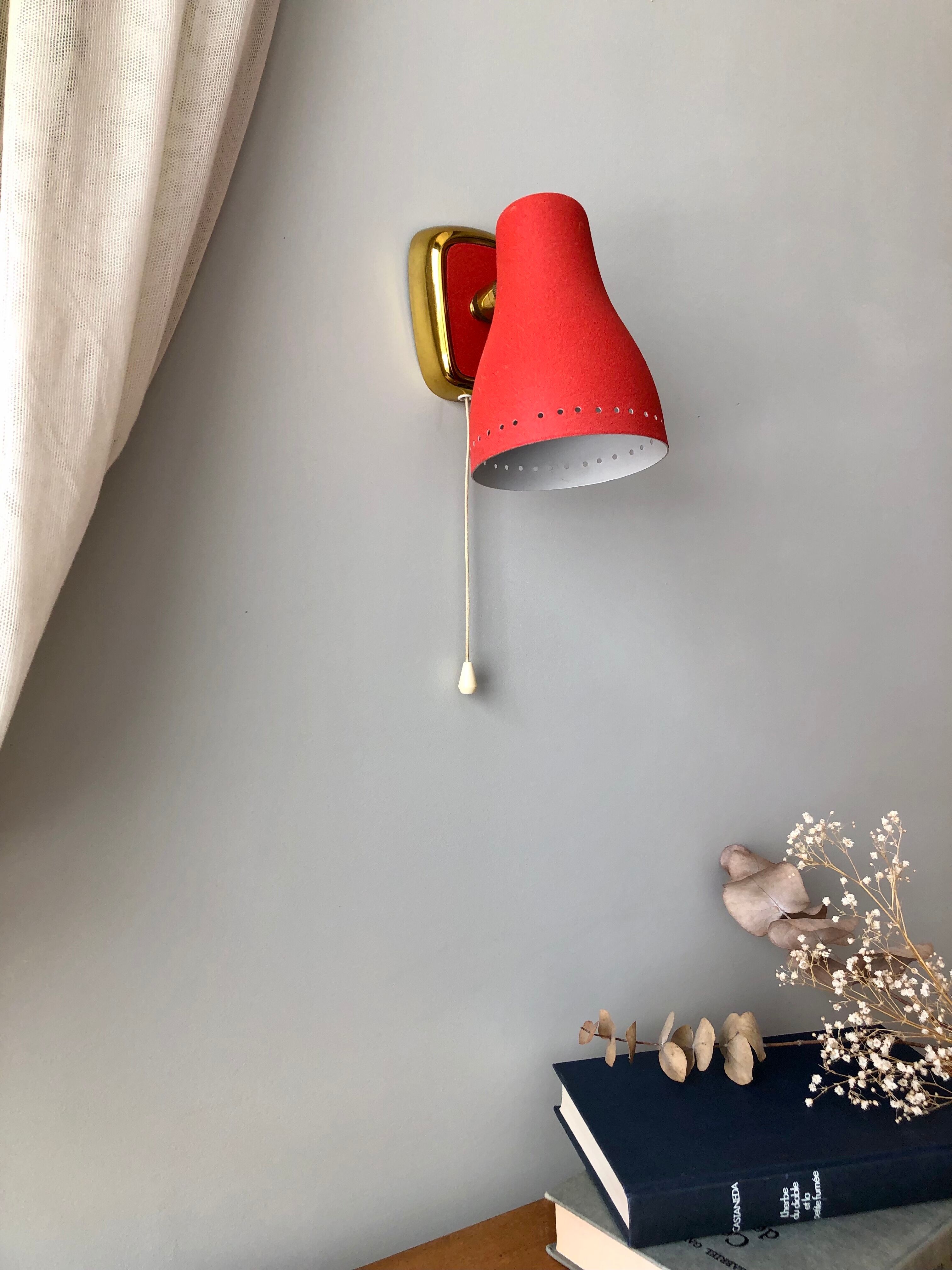 vintage pull-out wall lamp