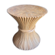 Table basse ronde gerbe de blé en rotin par John McGuire