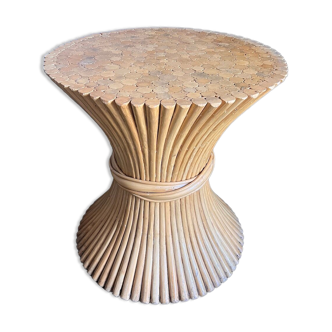 Table basse ronde gerbe de blé en rotin par John McGuire